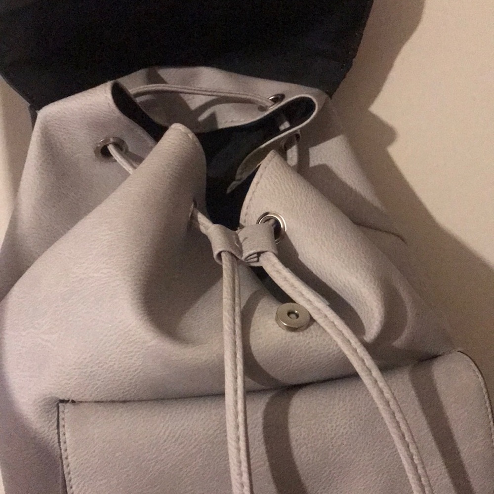 mini back pack - Picture 4 of 7